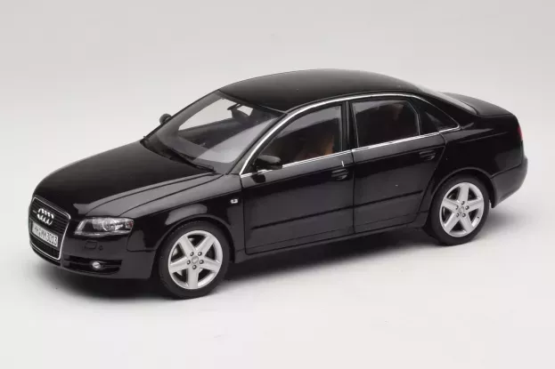 Minichamps Audi A4 3.2 Quattro 2005 1:18 5010404125